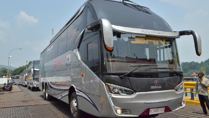 Bus Premium untuk Kelas Ekonomi dari PO. Siliwangi Antar Nusa (SAN)