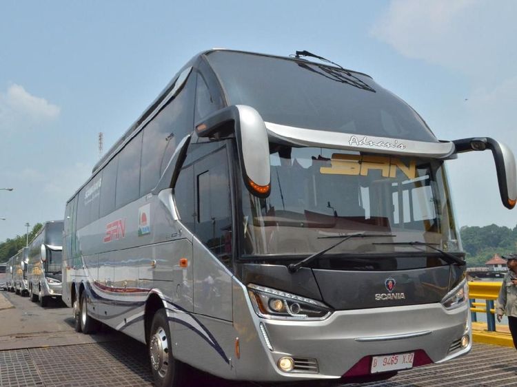 Bus Premium untuk Kelas Ekonomi Rute Riau-Blitar