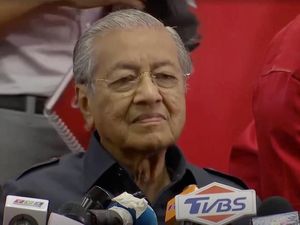 Mahathir Batalkan Proyek Kereta Cepat KL-Singapura
