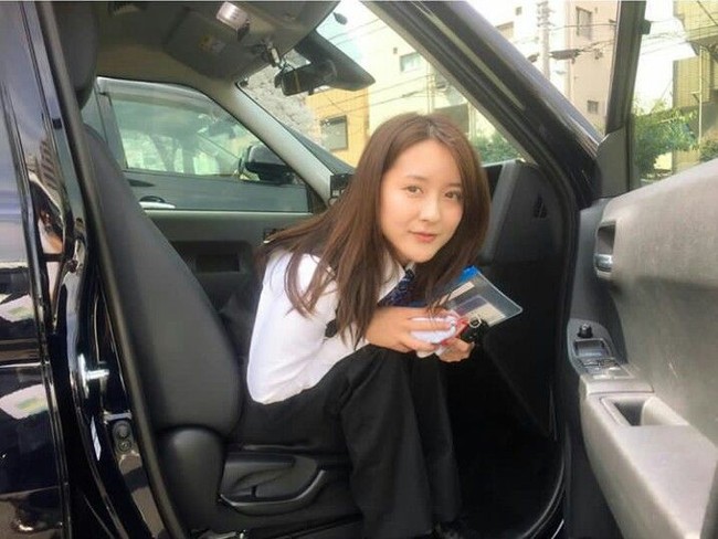 Supir taksi wanita ini sempat jadi viral. Tak hanya karena profesinya yang tak lazim bagi seorang wanita, tapi juga karena kecantikannya yang bikin pria terpana dan tak berkedip. Foto: dok. Instagram