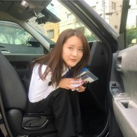 Supir taksi wanita ini sempat jadi viral. Tak hanya karena profesinya yang tak lazim bagi seorang wanita, tapi juga karena kecantikannya yang bikin pria terpana dan tak berkedip. Foto: dok. Instagram