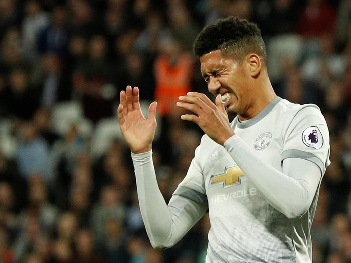 Soccer Football - Premier League - West Ham United v Manchester United - London Stadium, London, Britain - May 10, 2018   Manchester United's Chris Smalling reacts after a missed chance   Action Images via Reuters/John Sibley    EDITORIAL USE ONLY. No use with unauthorized audio, video, data, fixture lists, club/league logos or 