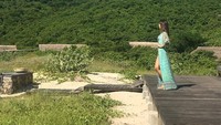 Begini posenya saat menikmati pagi di Lombok. (marioncaunter/Instagram)