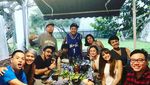 Vakum Jadi Vokalis Band, Begini 10 Pose Giring Nikmati Teh hingga Beefsteak