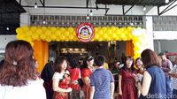 Sejak Sore Warga Pekanbaru Antre Sang Pisang Bikinan Kaesang