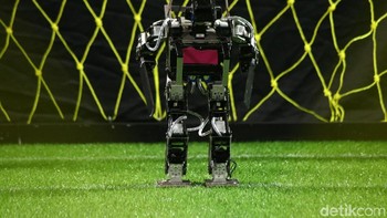 Robot - robot ini buatan tangan mahasiswa Indonesia.