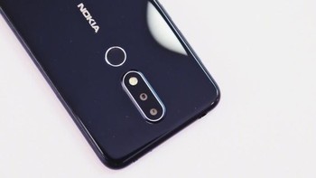 Bagian belakangnya terdapat kamera ganda. Foto: Weibo