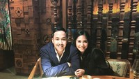 Lagi-lagi dinner di restoran Jepang. Terlihat ada segelas ocha hangat dan ocha dingin di atas meja. Foto: nstagram @cacatengker
