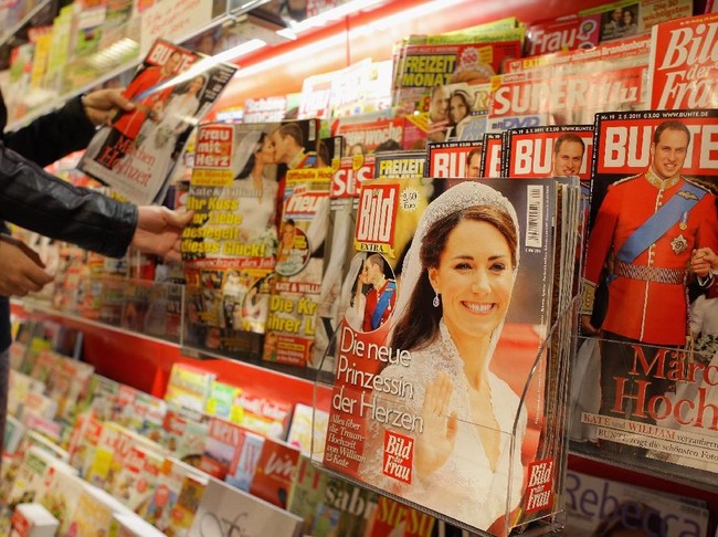 Pernikahan Pangeran William dan Kate Middleton menjadi berita utama di berbagai surat kabar dan majalah di seluruh dunia. (Foto: Getty Images)
