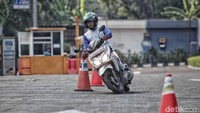 Untuk menambah wawasan, penyelenggara acara tersebut mengadakan diskusi yang menghadirkan pembicara berkompeten.