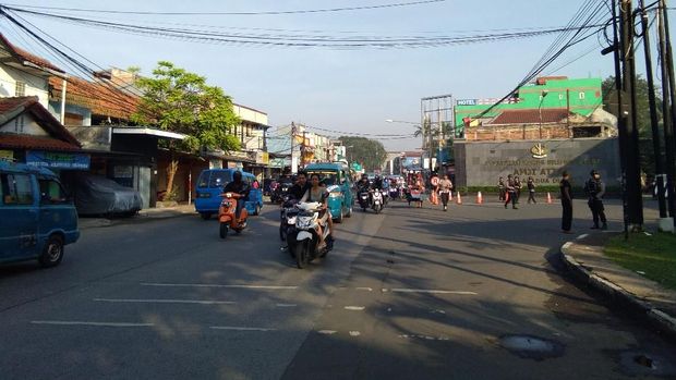 Kawat Berduri di Depan Mako Brimob Dilepas, Polisi Masih Berjaga