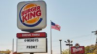 Lucunya! Burger King Ajak Wendy's Untuk Pergi Ke Pesta Prom Bersama