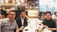 Di sebuah butik teh di Jakarta, Giring sedang nge-teh sore bersama dua sahabatnya. Pemilik nama asli Giring Ganesha ini mengaku kagum dengan sahabatnya ini lho! Foto: Instagram giring