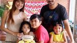 Vakum Jadi Vokalis Band, Begini 10 Pose Giring Nikmati Teh hingga Beefsteak