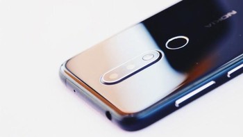 Ponsel ini tampak begitu berkilau. Foto: Weibo