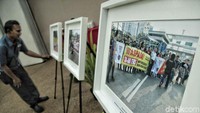 Pameran tersebut berceritakan tentang himbauan kepada warga untuk selalu aman dan selamat dalam berkendara bermotor.