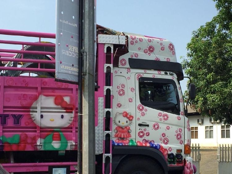 Truk Unyu Bertema Hello Kitty