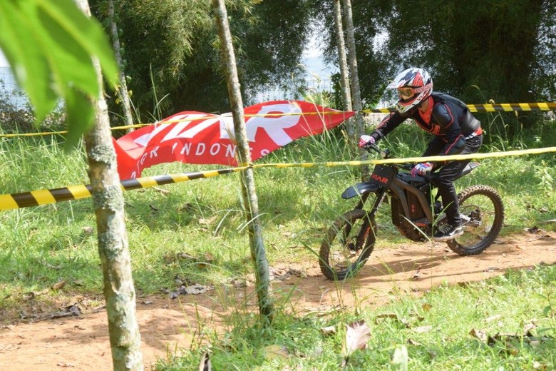 Di Luar Negeri Bawa Motor Listrik Kecil Tak Perlu SIM Di Luar Negeri Bawa Motor Listrik Kecil Tak Perlu SIM