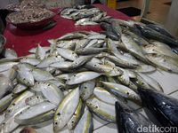 Sebelum Belanja, Cek Harga Daging Ayam hingga Telur Dulu Yuk!