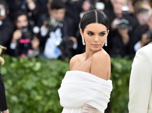 Kendall Jenner Kepergok di Hotel Mewah Bersama Ben Simons
