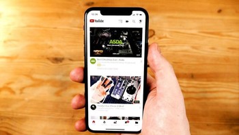 Hal pertama yang harus dilakukan untuk bisa menghasilkan uang dari YouTube adalah menggaet penonton. Caranya dengan membuat video yang disukai orang secara konsisten. Foto: webchaat