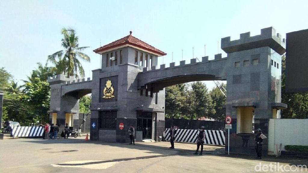 Polisi Tangkap 2 Perempuan yang Berencana Tusuk Polisi di Mako Brimob Polisi Tangkap 2 Perempuan yang Berencana Tusuk Polisi di Mako Brimob