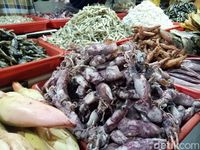 Sebelum Belanja, Cek Harga Daging Ayam hingga Telur Dulu Yuk!