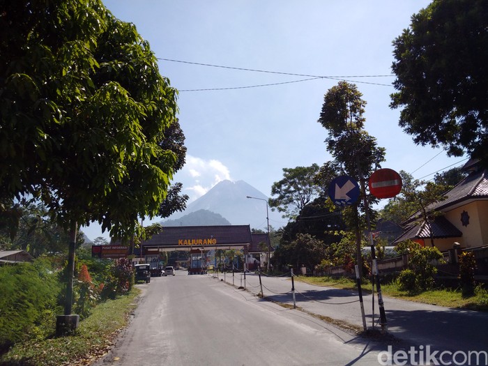 Semua Jalur Pendakian di Gunung Merapi Masih Ditutup