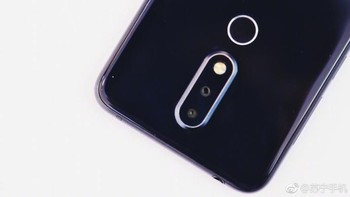 Di bagian bawah kamera belakang terdapat sensor sidik jari. Foto: Weibo