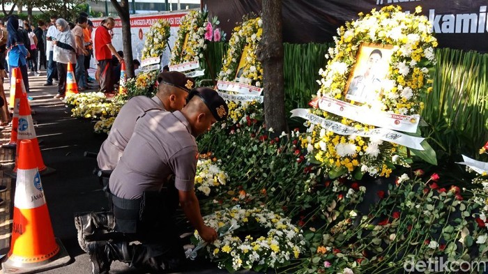 Tanda tangan di CFD tanda simpati untuk korban teroris di Mako Brimob (Eva Safitri/detikcom)