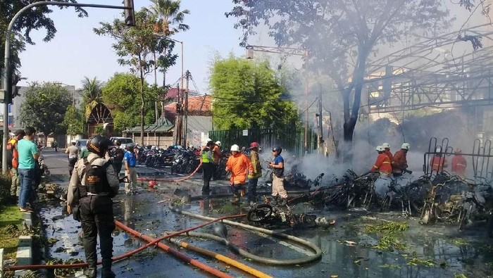 Ledakan bom di Gereja Surabaya (foto: Istimewa) Ledakan bom di Gereja Surabaya (foto: Istimewa)