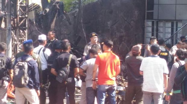 Kapolri Tinjau Lokasi Bom Gereja di Surabaya