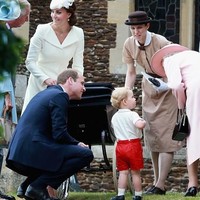 Padatnya tugas kerajaan membuat Kate dan William sempat memutuskan untuk meminta bantuan nanny yang dulu merawat William. Sayangnya, ia harus pensiun di usia 72 tahun sehingga kedua orangtua baru itu harus mencari pengasuh lain. Akhirnya terpilihlah Turrion Borralo. Wanita berusia 40 tahunan itu dikatakan punya banyak pengalaman mengasuh dan kini bertanggung jawab untuk Putri Charlotte dan Pangeran Louis. Foto: Dok. Getty Images