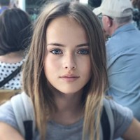 Kristina lahir di Moskow, Rusia, 27 Desember 2005. Ayahnya mantan atlet sepak bola. Sementara ibunya dulu seorang model. Tak heran jika Kristina akhirnya menjadi model. (Foto: Instagram/Kristina Pimenova)