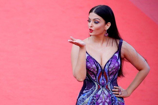 Aktris yang pernah dinobatkan sebagai Miss World 1994 ini hadir sebagai brand ambassador LOreal. Foto: Pascal Le Segretain/Getty Images