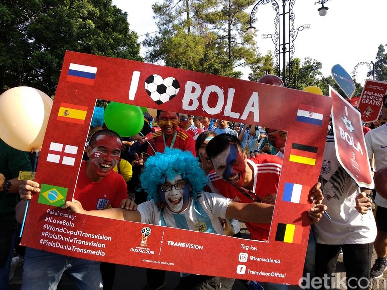 Keseruan Menggiring Bola di CFD Dago Bareng CT Corp Keseruan Menggiring Bola di CFD Dago Bareng CT Corp