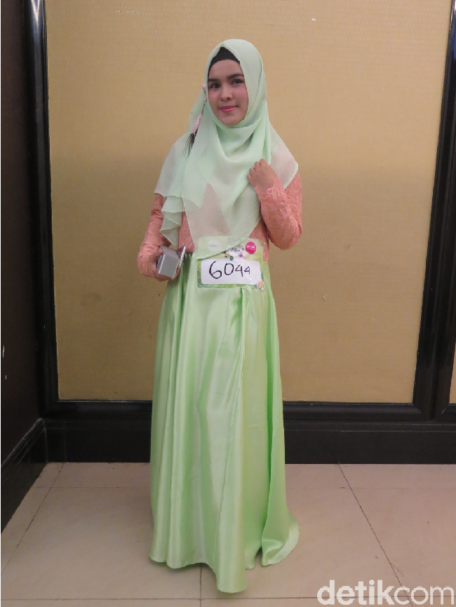 Nada Umaya yang masih berusia 17 tahun tak kalah tampil manis dengan busana berpalet cerah hijau-pink. Ia menampilkan bakat dakwah dan tilawah. (Foto: Hestianingsih/Wolipop)