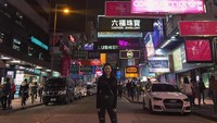 Tak semuanya foto liburan Carina terbuka, ada juga fotonya saat jalan-jalan di Hong Kong yang tertutup. Bagi Carina, foto-fotonya adalah media berekspresi, bukan cara untuk terkenal atau mencari sensasi. (Instagram/Carina Linn)