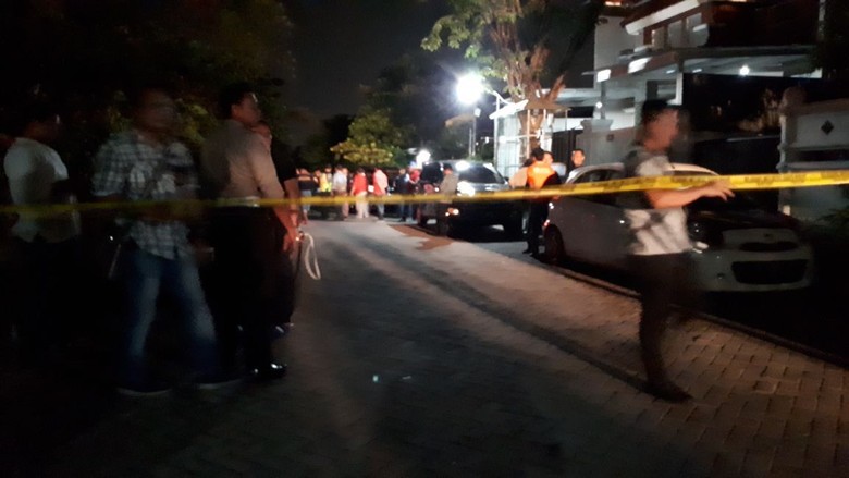 Polisi Temukan 3 Bom High Explosive di Rumah Pengebom Gereja Surabaya Polisi Temukan 3 Bom High Explosive di Rumah Pengebom Gereja Surabaya