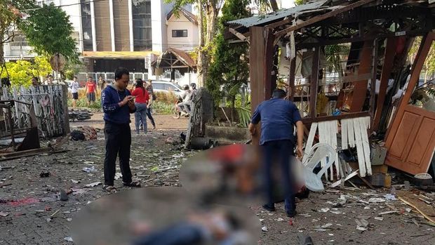 Korban bom Surabaya bergelimpangan/