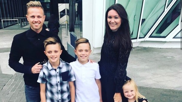 Potret Kehangatan Nicky Byrne Westlife Bersama Keluarganya