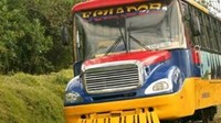 Chiva Express, Ekuador, bentuknya mungkin membuat bingung. Ini kereta atau bus? Chiva Express adalah gabungan dari keduanya. Dimodifikasi untuk berjalan di rel, bus ini membawa wisatawan sepanjang jalur kereta api. Istimewa/wanderlist.co.uk