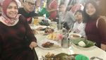 Begini Gaya Cinta Kuya Saat Makan Gultik hingga Burger In-N-Out Burger