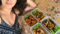 Jarang terlihat di layar kaca, rupanya Alexandra kini lebih sibuk menjalani perannya sebagai seorang ibu yang hobi masak. Foto: Instagram @got_alex