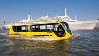 Amfibus, Belanda, sesuai dengan namanya, dia bisa melaju di darat dan di atas permukaan air. Bentuknya lebih mirip bus. Istimewa/wanderlist.co.uk