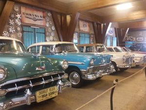 Koleksi Mobil-mobil Antik Menawan di Museum Angkut
