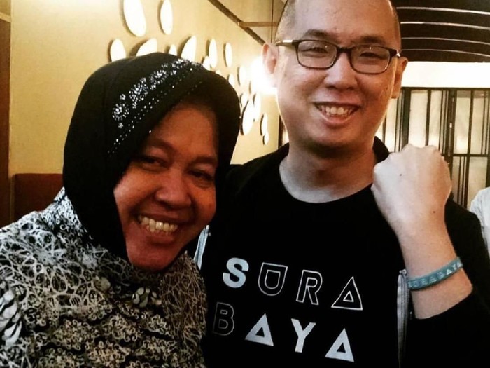 Foto: Yansen Kamto dan Bu Risma Foto: Yansen Kamto dan Bu Risma