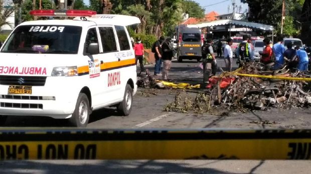 Evakuasi Jenazah Korban Bom Surabaya, Ada Mayat yang Terpanggang