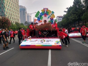 Pegawai Kementerian dan BUMN Parade Asian Games di Thamrin