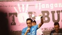 Aksi stop bullying ini juga dihadiri oleh Wakil Gubernur DKI Jakarta, Sandiaga Uno yang turut naik ke panggung untuk menyuarakan anti bullying.